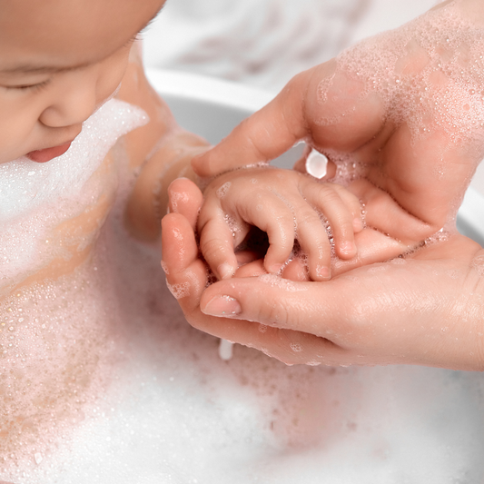 First-time guide to bathing a baby safely - MuslinZ